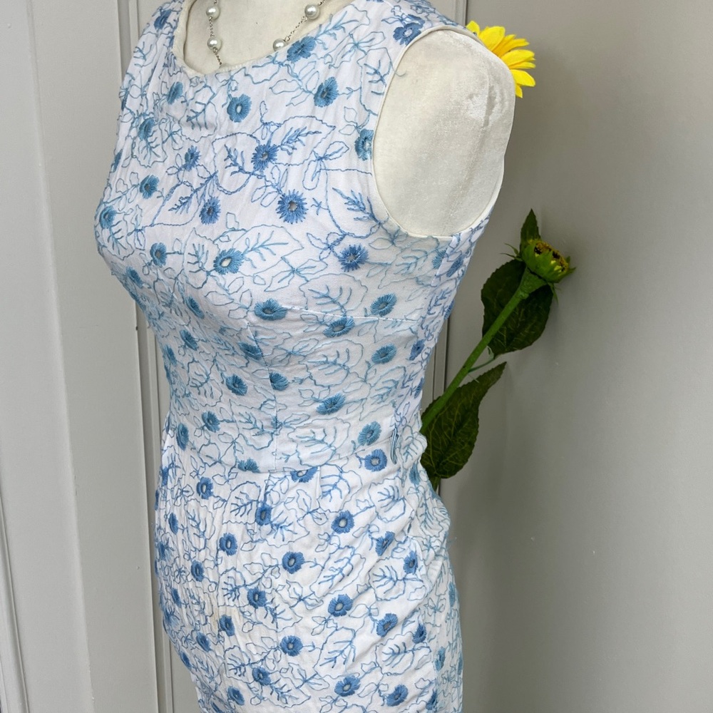 Vintage 60s Blue and White Eyelet Lace Floral Bodycon Sleeveless Mini Dress - Picture 6 of 13